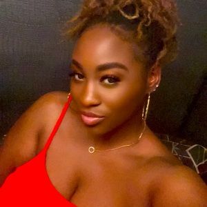 Meet your Posher, Naima